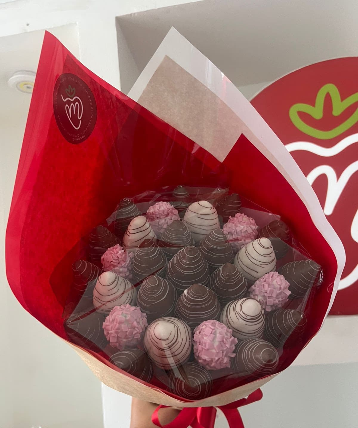 Bolos delicados com cobertura artesanal